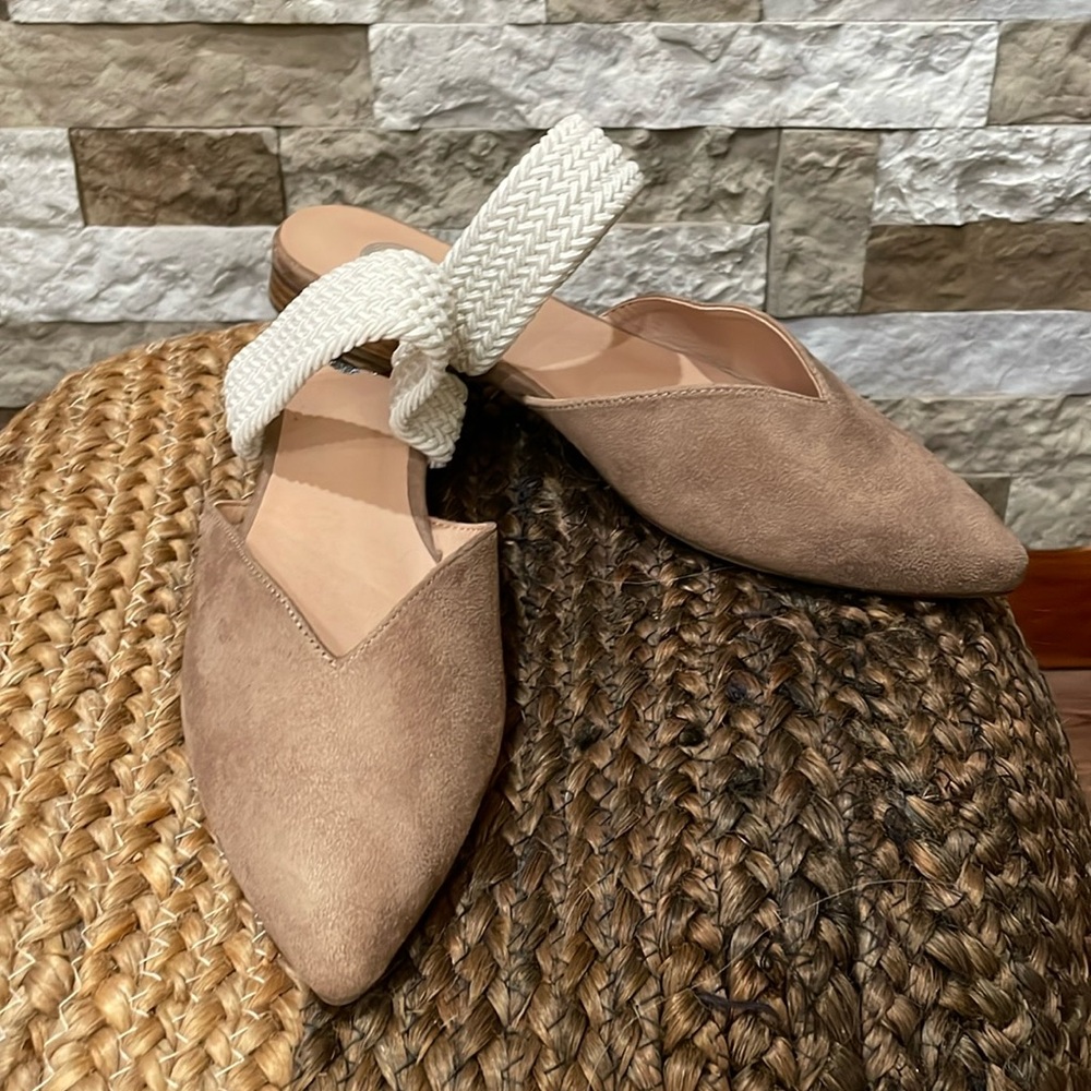 JOURNEE COLLECTION Women’s Flats Sz.6 1/2
